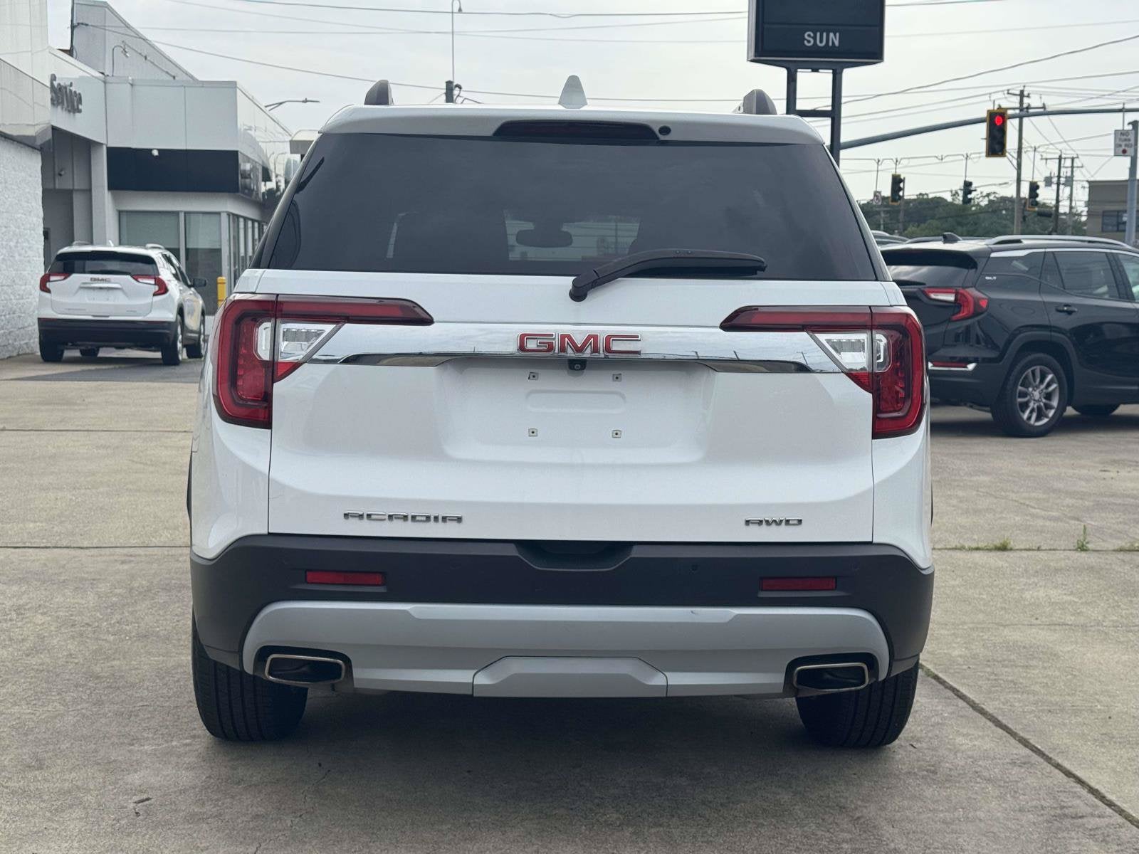 2023 GMC Acadia SLT