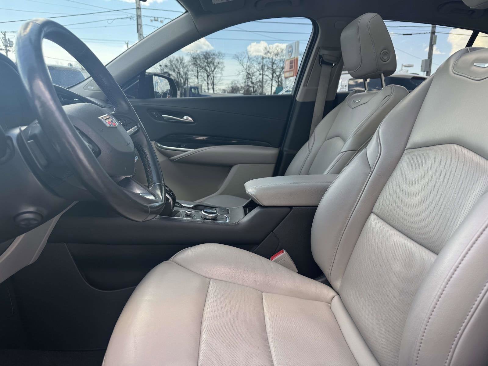 2023 Cadillac XT4 Premium Luxury