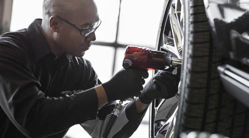 service tech replacing tire Sun GMC in Wantagh NY