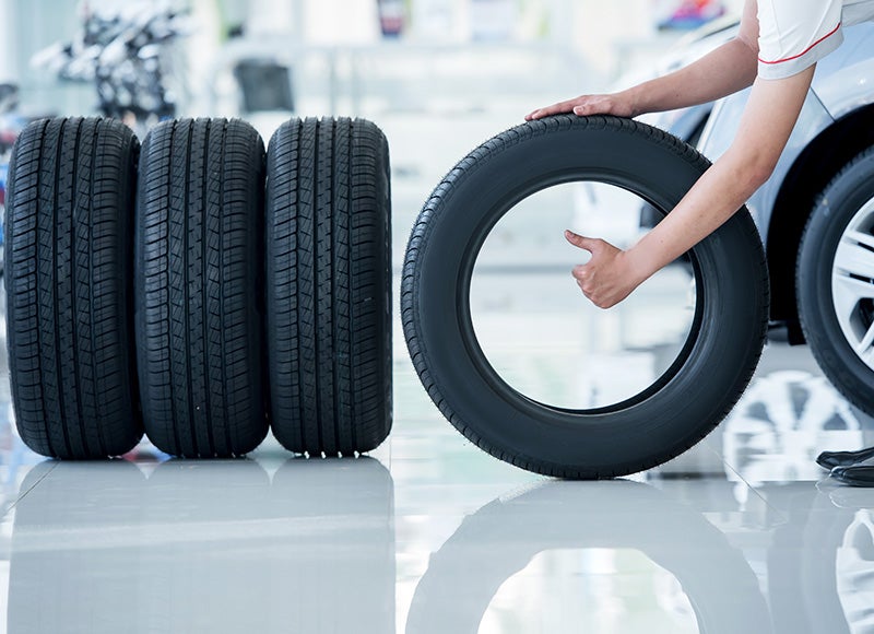 service tech with tires Sun GMC in Wantagh NY